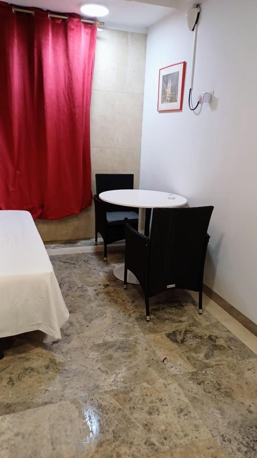 Hostal Estudios Badalona Exterior foto