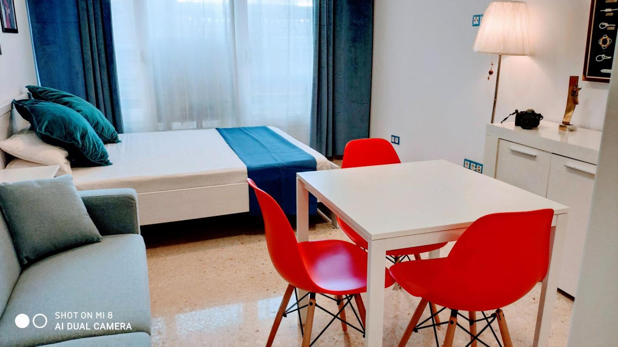 Hostal Estudios Badalona Exterior foto