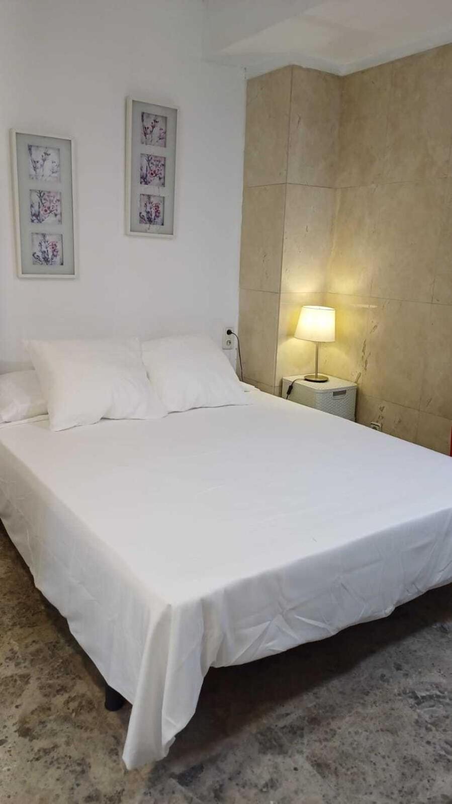 Hostal Estudios Badalona Zimmer foto