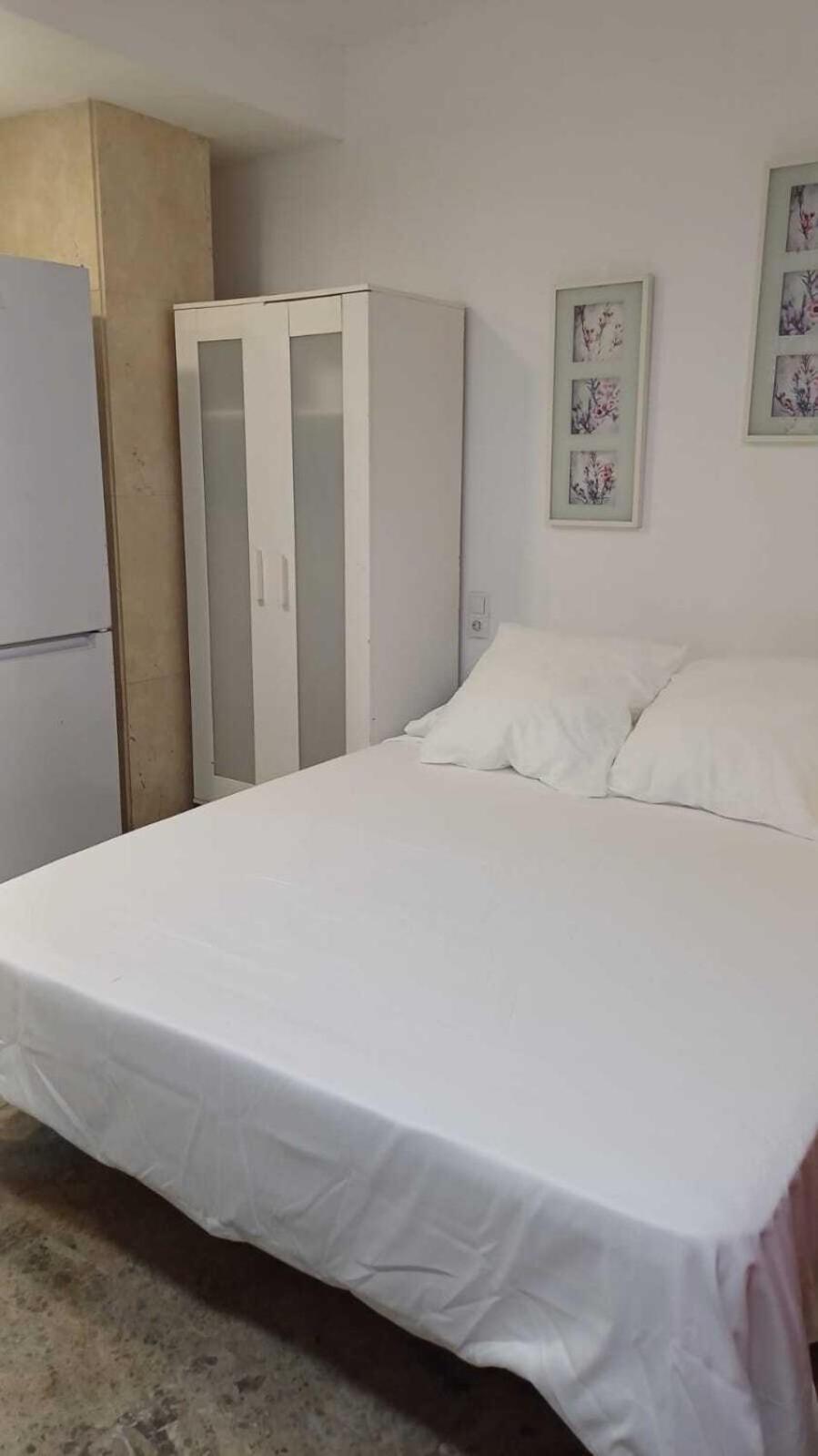 Hostal Estudios Badalona Exterior foto